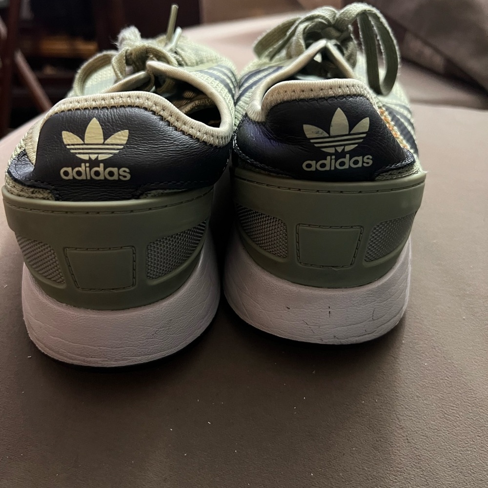 Adidas - Picture 3 of 6
